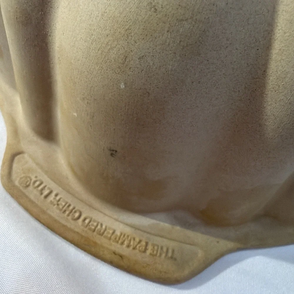 ✅The Pampered Chef‎ Stoneware Fluted bundt cake pan Dessert Baking/Cooking 24